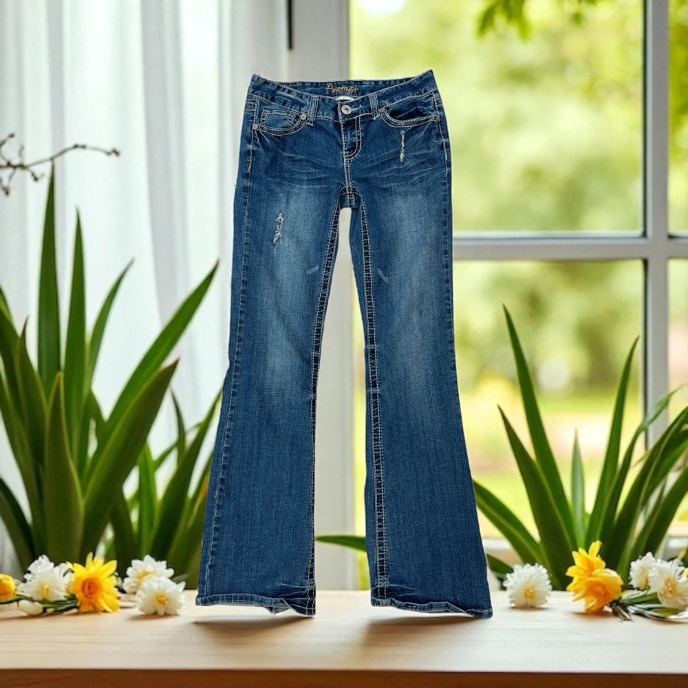 Amethyst Jeans Blue Flare Wide Leg in size 9 & 31” Inseam Women’s Jeans